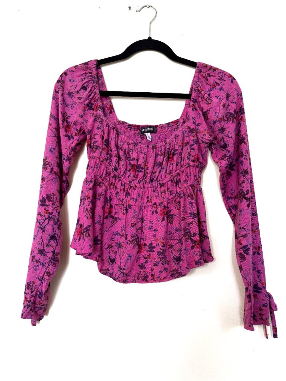 Urban Outfitters hot pink floral crop top Size Small in EXCELLENT CONDITION